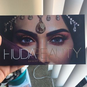 Huda beauty desert dusk palette